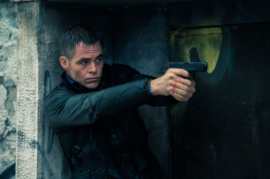 Вышел  первый дублированный трейлер боевика «Наемник» с Крисом Пайном в главной роли_7319