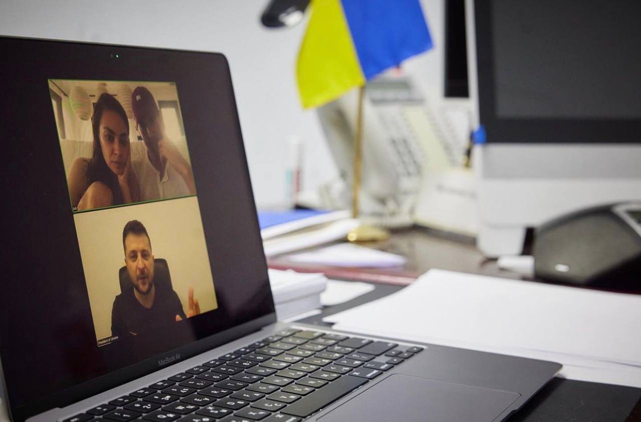 Зеленський подякував Мілі Куніс та Ештону Кутчеру — пара зібрала 35 млн доларів для українців_7737